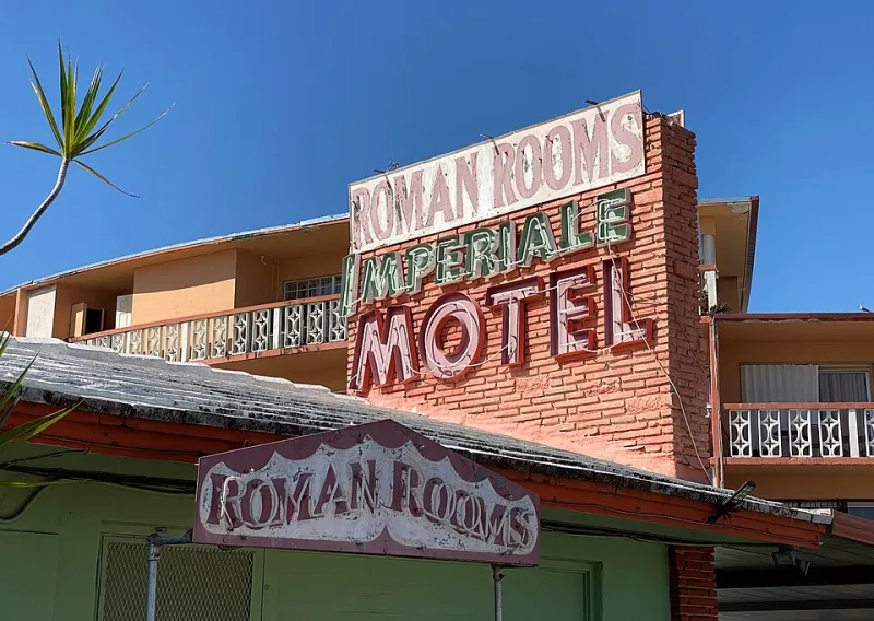 Bending Light Back to Life: Inside the Workshops Where Dead Neon Signs Get a Second Glow