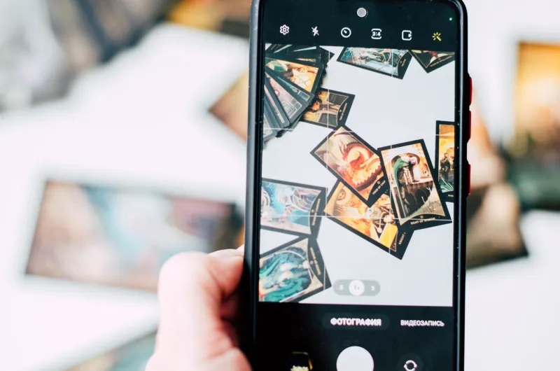 Desert Cards, Digital Crowds: The Southwest Tarot Readers Rewriting What It Means to Go Viral